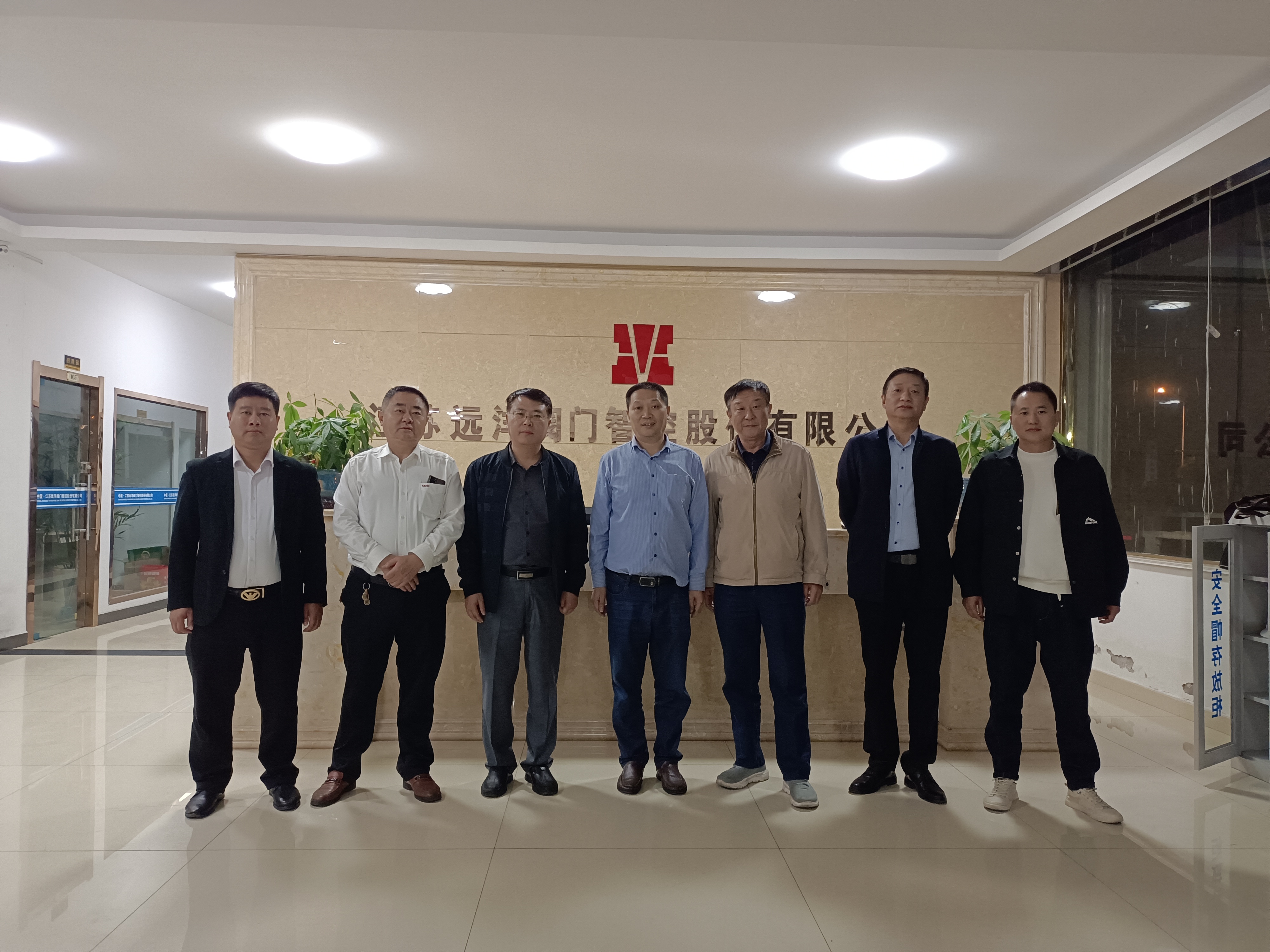 谢其志一行到外地企业考察调研